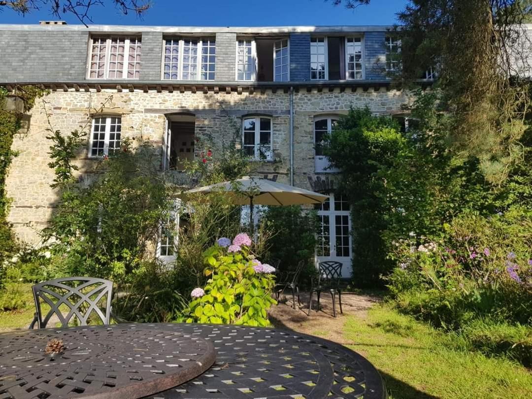 Hotel Manoir Du Tertre Au Coeur De La Foret De Broceliande Paimpont Exterior foto