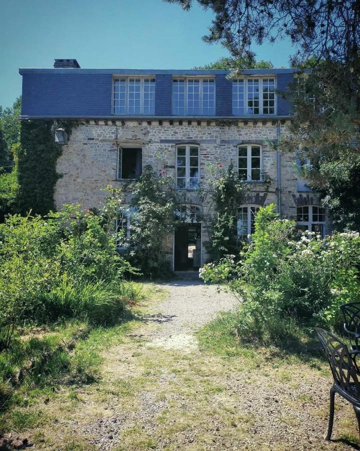 Hotel Manoir Du Tertre Au Coeur De La Foret De Broceliande Paimpont Exterior foto