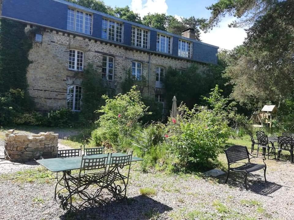 Hotel Manoir Du Tertre Au Coeur De La Foret De Broceliande Paimpont Exterior foto